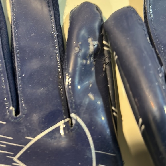 Boys football gloves L - Picture 3 of 4